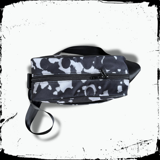 Crossbody-Bag aus G-Logo Backdrop